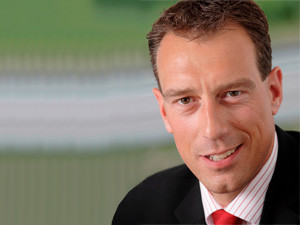 Customers in SA are challenged with how to manage, control and scale applications in a hybrid environment, says Frank van Rees, managing director, HP South Africa.