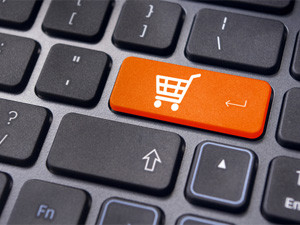 People shop online mostly during work hours, notes Makro.