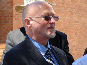 Science and technology minister Derek Hanekom has welcomed a vote in favour of the department buying Sunspace for R55 million.