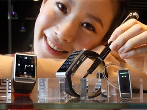 Samsung experimented in the wearable device space before with the S9110 'watchphone' in 2009.