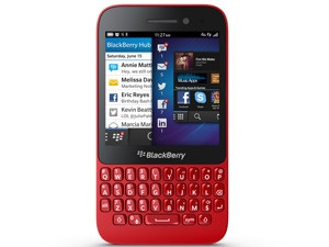 The new BlackBerry Q5 will launch in glossy pink and red, and matte black and white.