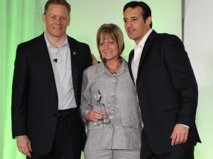 MD of Bytes Managed Solutions Deirdre le Hanie (centre) accepts the award in Las Vegas.