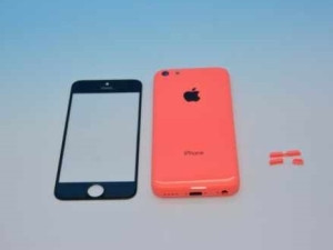 One of the images that were leaked by Sonny Dickson, showing what is supposedly a red iPhone 5C.
