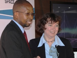 SANSA CEO Dr Malinga and SANSA MD Dr Lee-Anne McKinnell during the Radar unveiling ceremony.