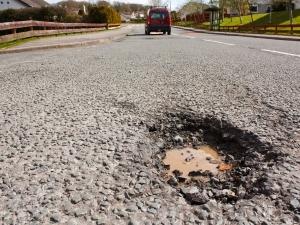 Ford is testing a system that will warn drivers about potholes ahead.