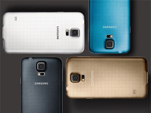 Consumers can save as much as 30% on the cost of a Samsung Galaxy S5 by shopping around for a good contract deal.