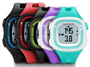 Forerunner 15 is available in a variety of colours including black/green, teal/white and violet/white.