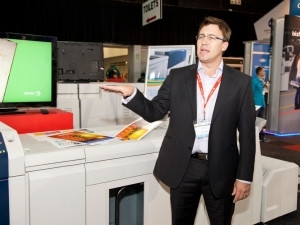 Warren Mande of BDS demonstrating the Xerox Versant 2100 press.