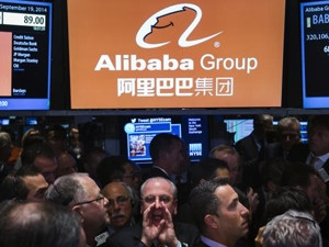Traders work on the floor as they wait for a final price on the Alibaba IPO before the company's Friday listing. (Photograph by Reuters)