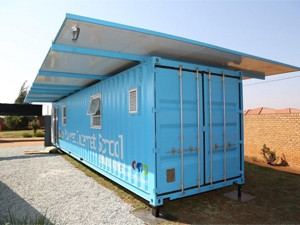 Samsung unveiled a solar-powered Internet classroom at Motswatemeng High School in the North West.