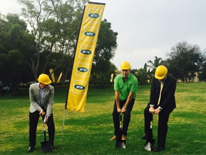 From left to right: MTN SA chief marketing officer, Larry Annetts; Lonehill Residents Association chairman, John Siddall; and MTN CTO Eben Albertyn.