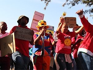 MTN averted violence during this morning's strike outside its head office.