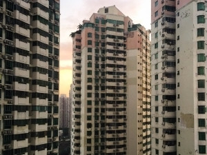 The residential buildings in Shenzhen consist of several similar buildings in one cluster, reaching 40 stories and over.