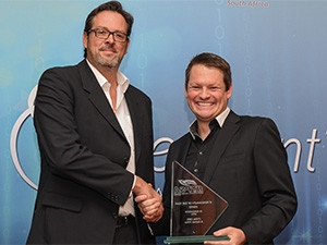 Niel Schoeman receiving the IT Personality trophy from last year's winner Gian Visser.