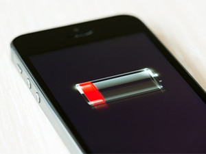 An iPhone bug causes the devices to shut off due to battery depletion, without warning from their battery meters.