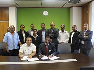 The CSIR and BITRI team during the signing of the agreement to work together on dynamic spectrum access research.