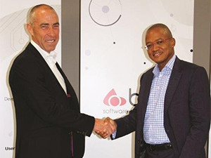BBD CEO Peter Searle and Sphere CEO Itumeleng Kgaboesele shake on the deal that makes BBD 51% black-owned.