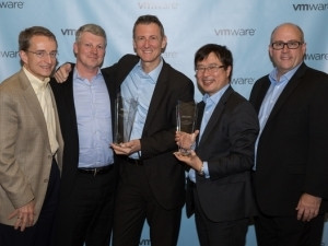 Pat Gelsinger, CEO VMware, Tom Herrmann, VP of Global Strategic Alliances, VMware, Uwe Neumeier, VP and Head of Data Center, EMEIA Product Business, Fujitsu
Yoichi Murakami, VP, Global Strategic Alliances, Fujitsu America, Ross Brown, SVP Worldwide Partners and Alliances, VMware.