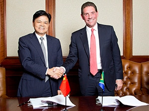 Hengtong Group chairman Genliang Cui and Altron CEO Robert Venter shake on the deal worth R1.2 billion.