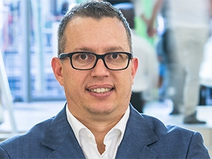 CEO Grant Marais says VAST Networks plans to partner with other international telcos, and a number of opportunities are "under negotiation".