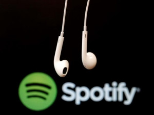 Spotify seeks a product manager to oversee its possible hardware debut.