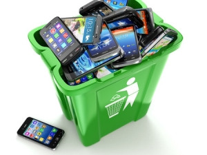 Mobile phones should last longer and be easily repairable, says a Greenpeace study.