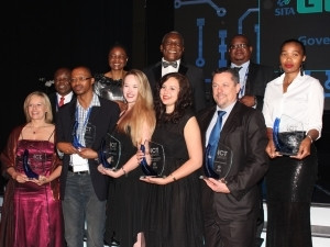 The winners of the 2015 Public Service ICT Awards with the Minister of Telecommunications and Postal Services, Dr Siyabonga Cwele and the Deputy Minister of Telecommunications and Postal Services, Prof. Hlengiwe Mkhize.