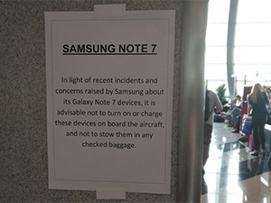 A notice that appeared in Dubai Airport shortly after the first Samsung Note 7 caught fire.