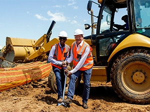 Sbu Shabalala and Doug Ross at the Adapt IT breaking ground ceremony.  Image(s) courtesy of Graphic Exposure Pty Ltd. (Calvin Moletsane).