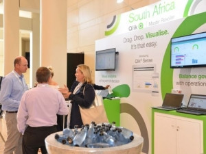 Delegates networking with our sponsor South Africa Qlik Master Resellers.