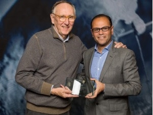 in the photo: Hafez Hamdy, ITWORX CEO-right-receives the 2017 EPC Award from Jack Dangermond, Esri Founder and President (Photo: ME NewsWire)