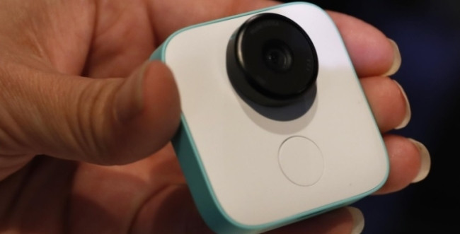 The smart standalone camera captures familiar faces when they enter its frame.
