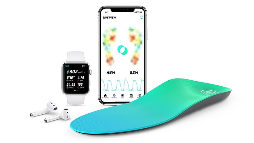 The RUNVI smart insole connects to the user's smartphone and smartwatch.