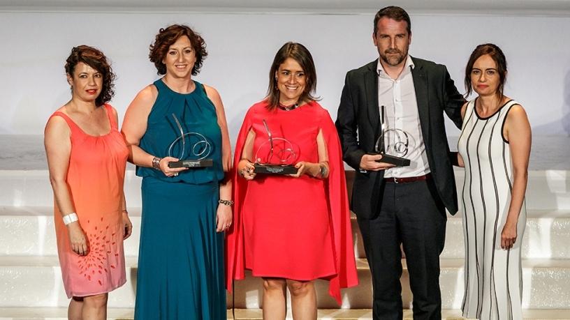 Receiving the award (from left to right) Esperanza Aguado, Editor in Chief of Contact Centre Magazine, Mariam Basauri, Customer Service Director of 'Avoris, Isabel Aceituno, Head of Contact Centre Engineering of Telef'onica and Jose Manuel Clapes, Country Manager for Spain of Enghouse Interactive and Arantza Garcia, Editor in Chief of Contact Centre Magazine.