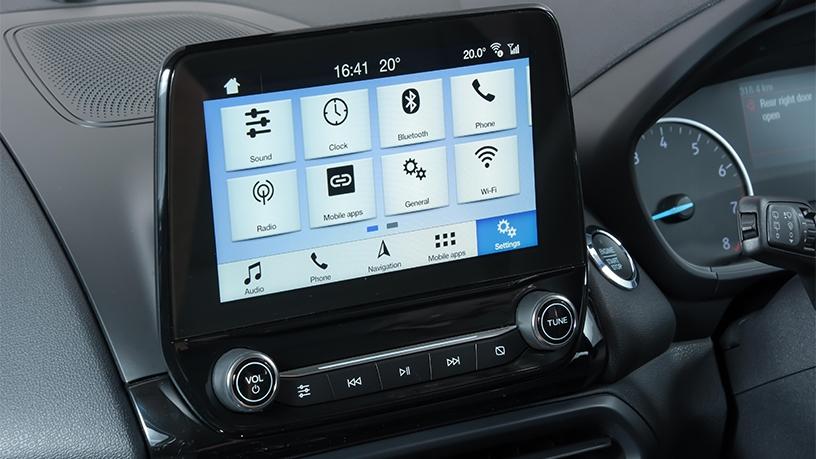 The EcoSport Trend and Titanium models both feature a large-touch screen in the dashboard that syncs with the user's smartphone.