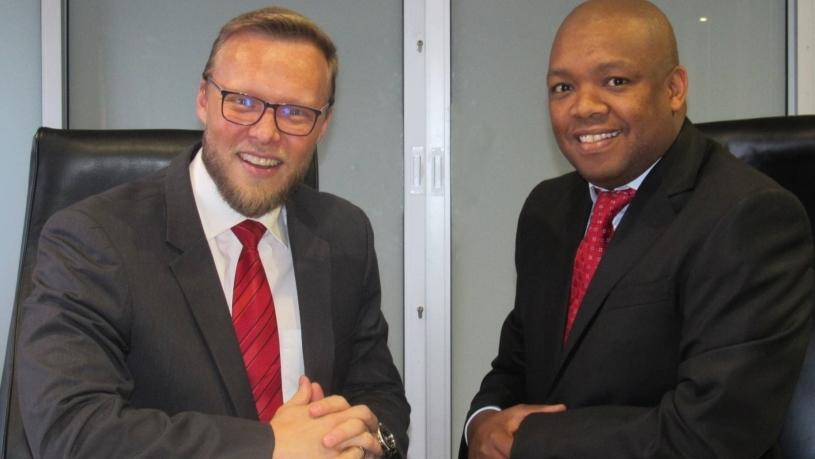 Edwin Kadi, senior manager responsible for IT Infrastructure at the SANBS, with Frederik van Staden, senior consultant for WAN and ISP services at eNetworks, a Datacentrix company.