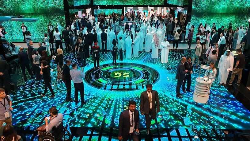 Dubai-based telco Etisalat showcased a live download speed comparison between 4G and 5G live networks, as well as other emerging technologies that will be made possible with the implementation of 5G.