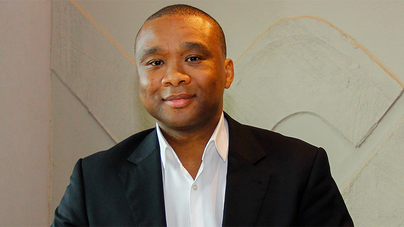  Simo Mkhize, directeur commercial de la cellule C.