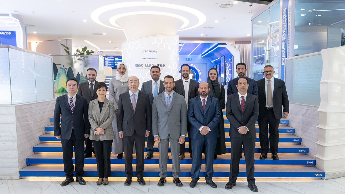 Sultan bin Ahmed visits Huawei R&D Centre and SMG in China