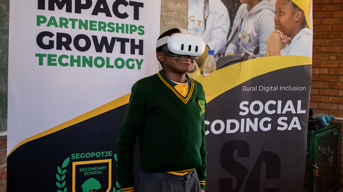 Stellantis backs mobile lab to teach coding in underserved schools